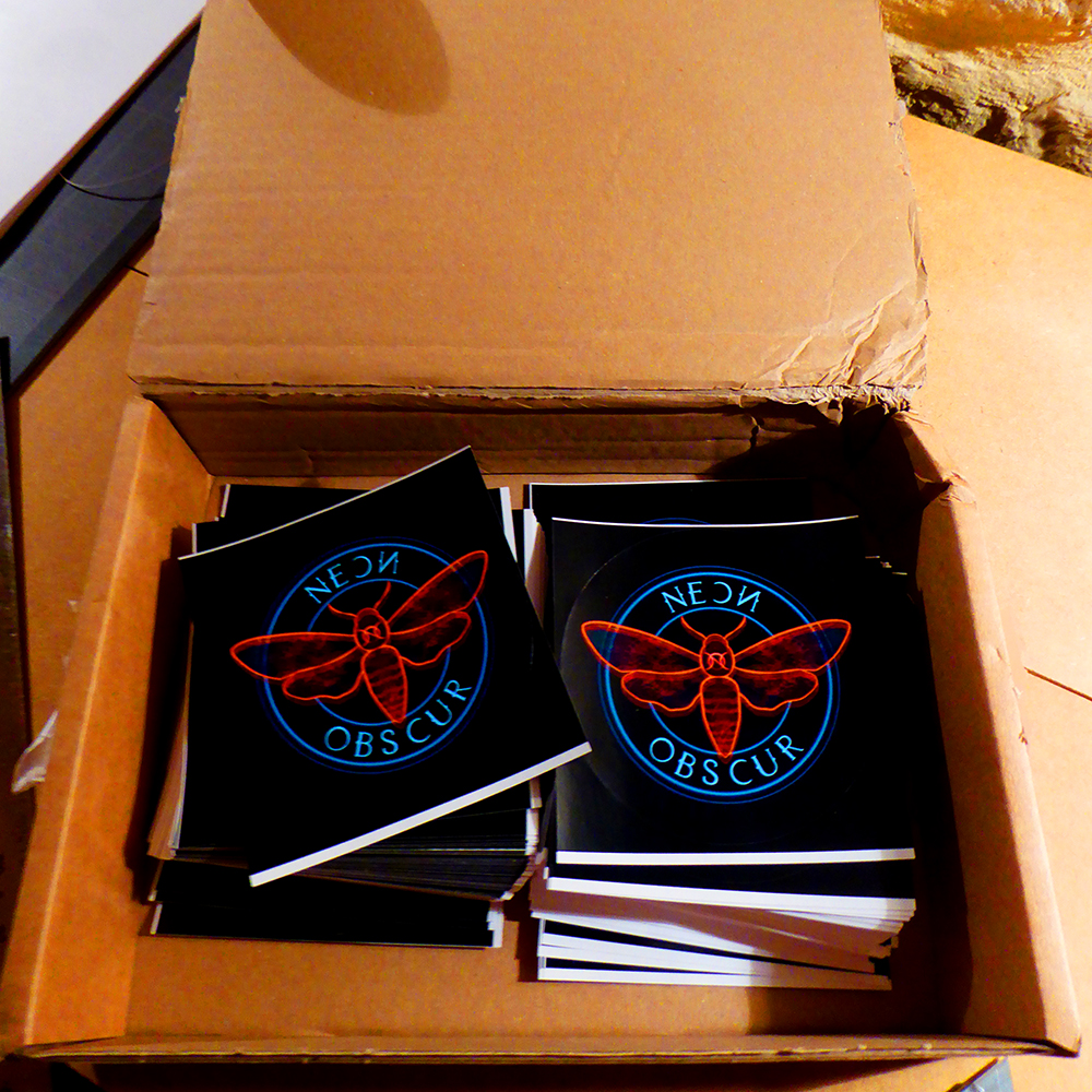01_neon_obscur_sticker