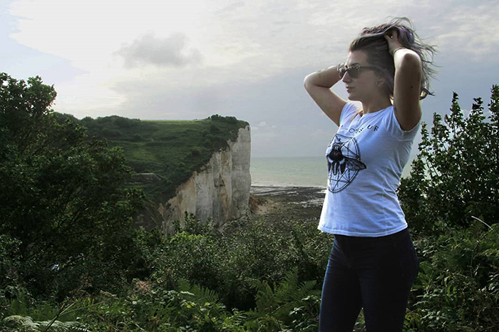 03_neon_obscur_pin_up_scarab_04