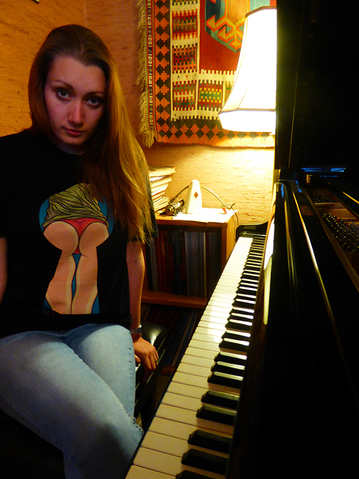 05_neon_obscur_keyhole_06