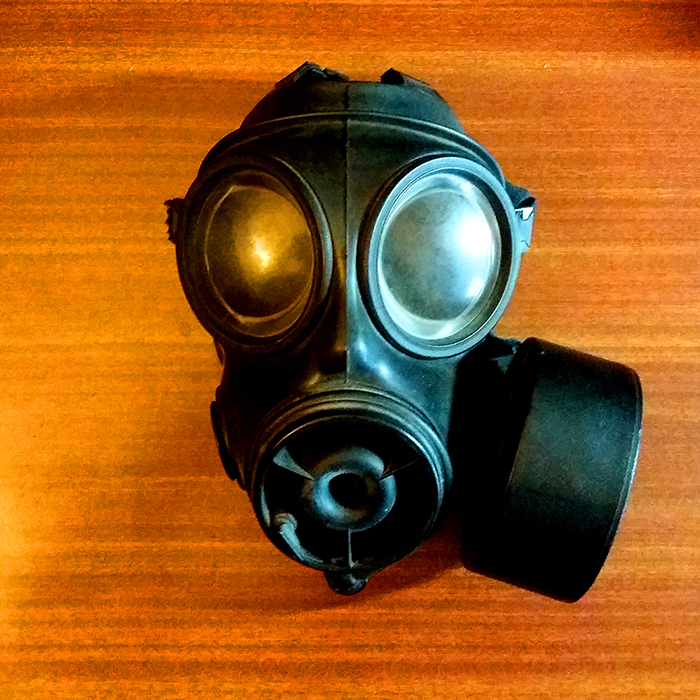 10_neon_obscur_gaz_mask_01