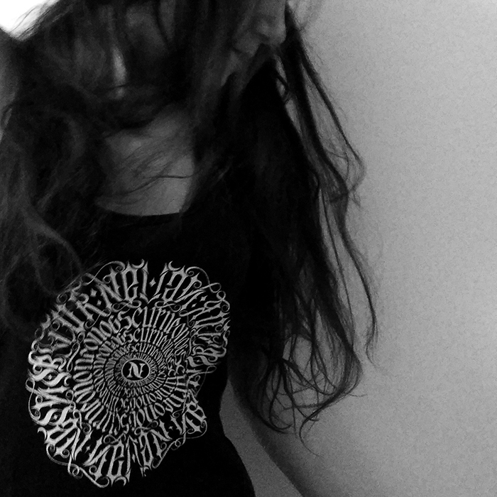 08_neon_obscur_merch_shop